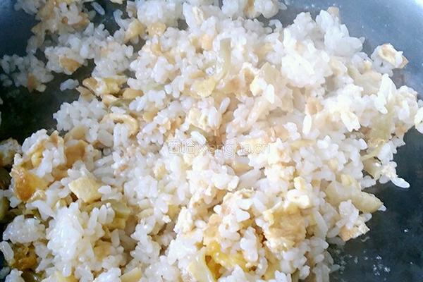黄金榨菜丝炒饭的做法图解5