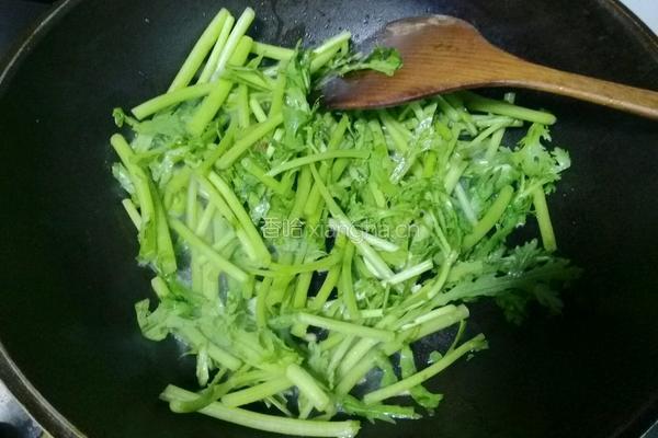 蒜蓉青蒿的做法图解5