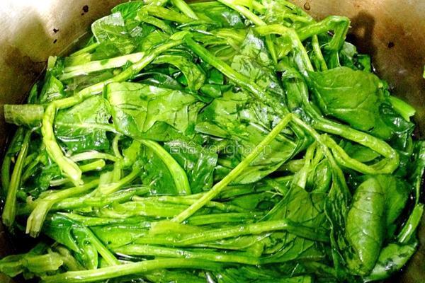 香拌核桃菠菜塔的做法图解2