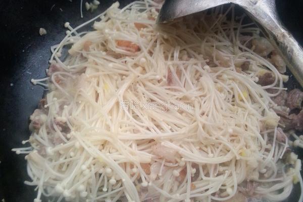 金针菇肉汤的做法图解5