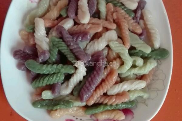 青椒胡萝卜炒彩色虫虫面的做法图解7