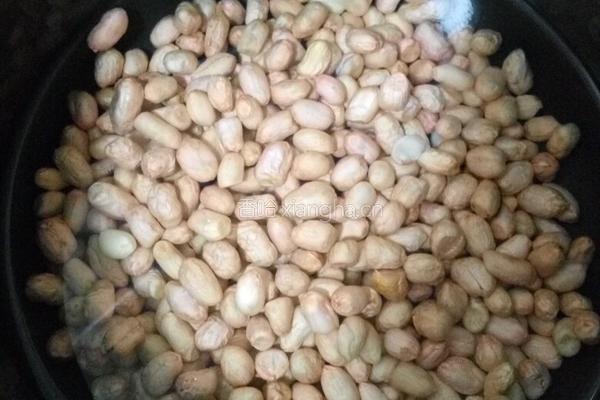 花生米拌芹菜胡萝卜的做法图解2