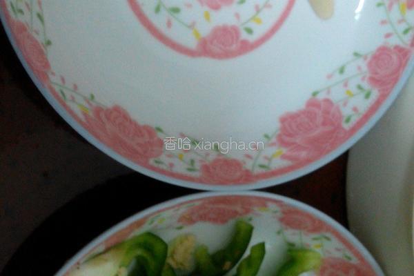 青椒炒鸡肉的做法图解1