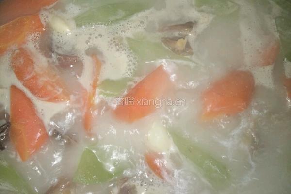 青笋胡萝卜炖腊鸭腿的做法图解9