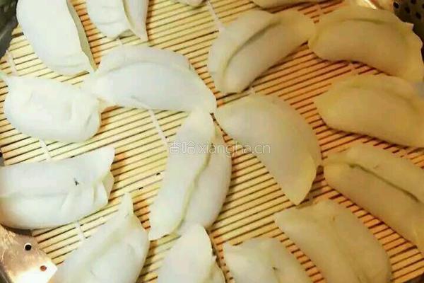 韭菜肉馅烫面蒸饺的做法图解6