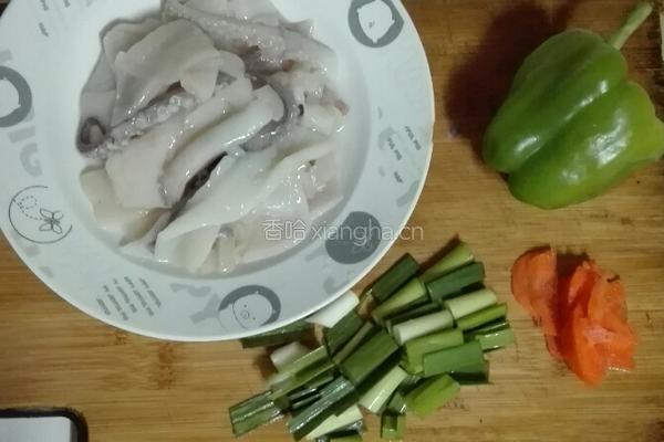 三蔬炒鱿鱼的做法图解1