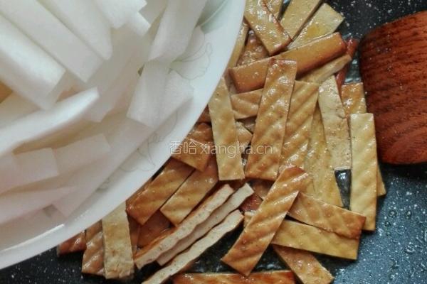 豆腐干炒白萝卜的做法图解7