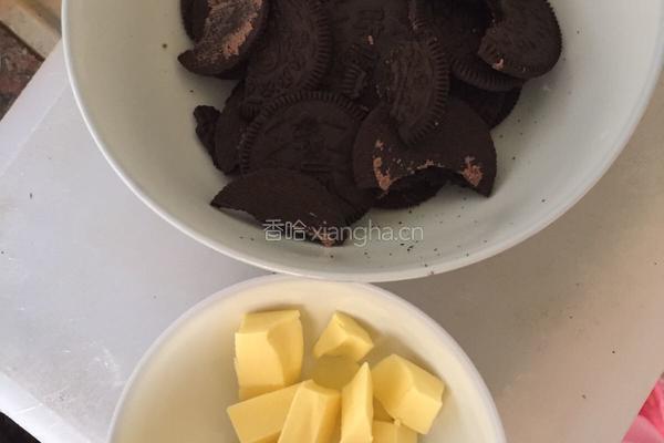 草莓慕斯蛋糕的做法图解1