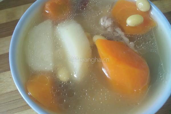 胡萝卜淮山大骨汤的做法图解5