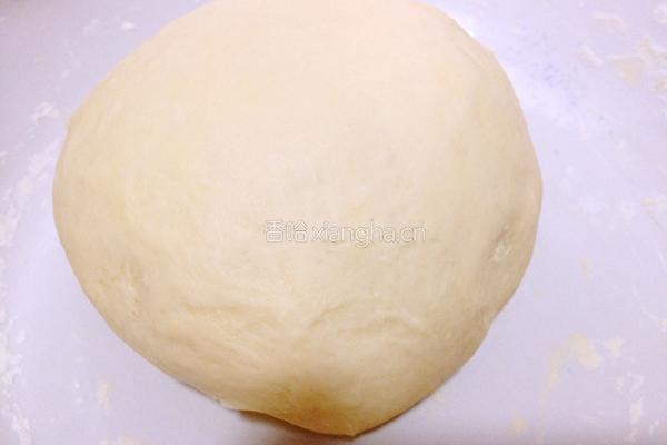 香菇猪肉胡萝卜饺子的做法图解1