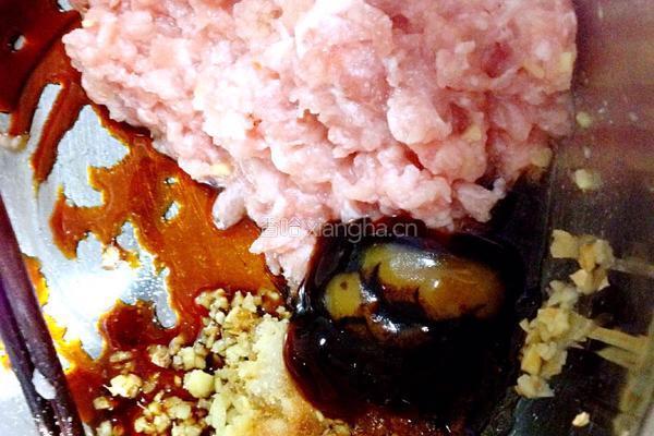 香菇猪肉胡萝卜饺子的做法图解3