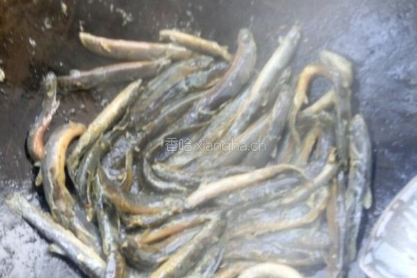 干煸泥鳅的做法图解1