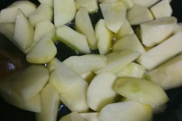 土豆炖鸡骨的做法图解3