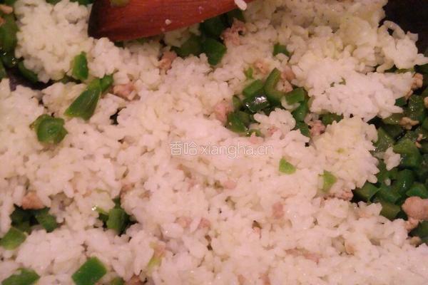 青椒炒饭的做法图解5