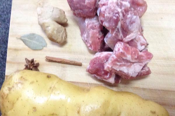 排骨土豆闷饭的做法图解1