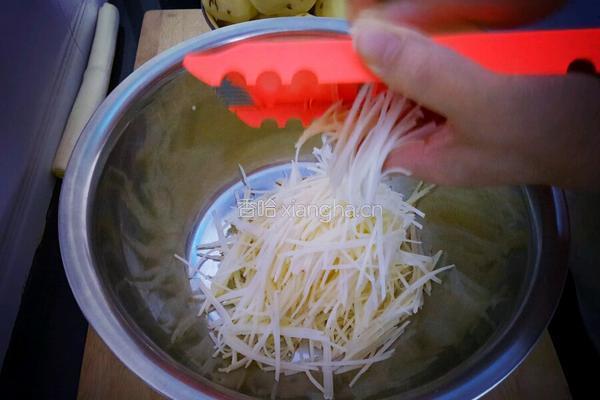 土豆饼子的做法图解2