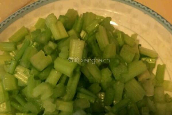 芹菜炒肉的做法图解3