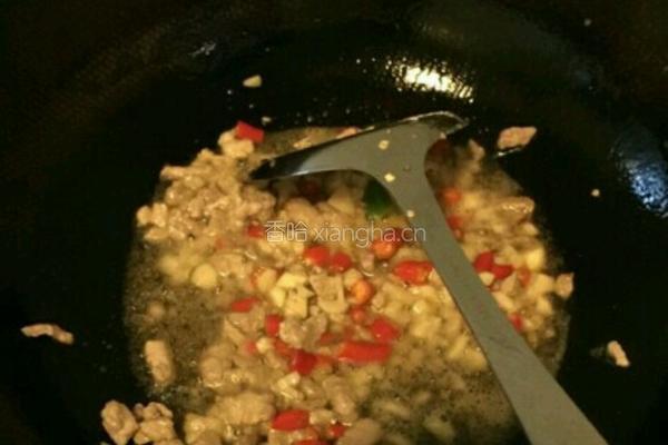 芹菜炒肉的做法图解4