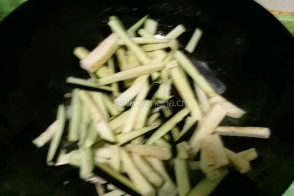 肉丁酱香茄子的做法图解7