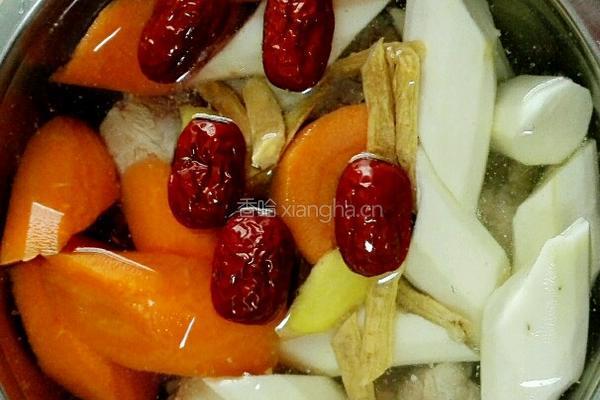 红萝卜山药排骨汤的做法图解7