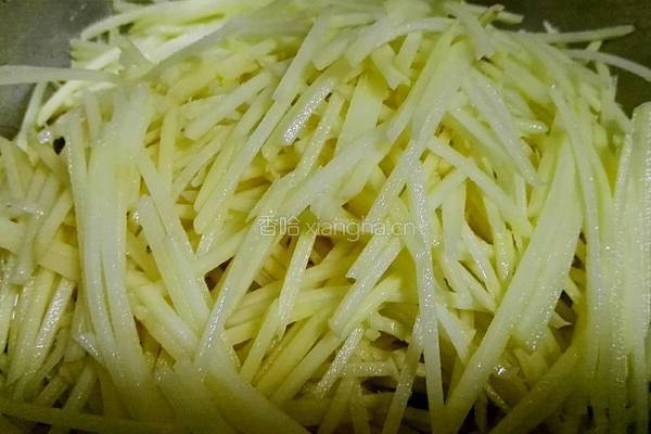 凉拌土豆丝的做法图解1