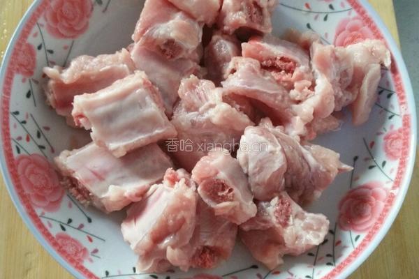 豌豆烧排骨的做法图解2