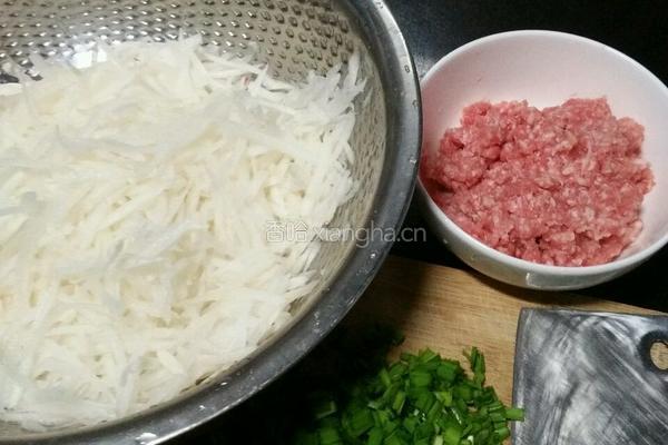 萝卜丝肉末的做法图解1