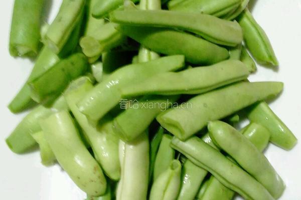 肉沫干煸四季豆的做法图解1