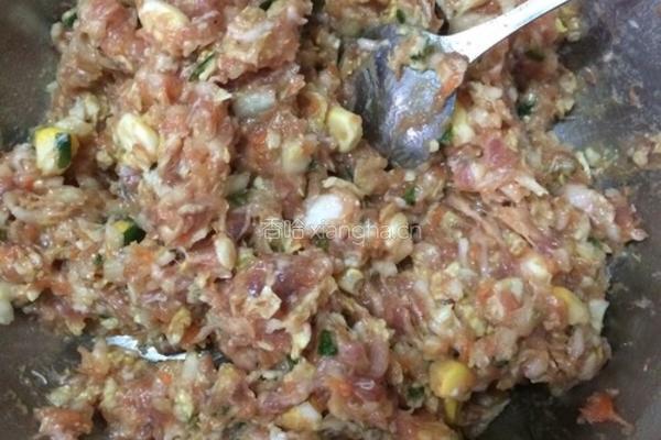 猪肉胡萝卜饺子的做法图解4