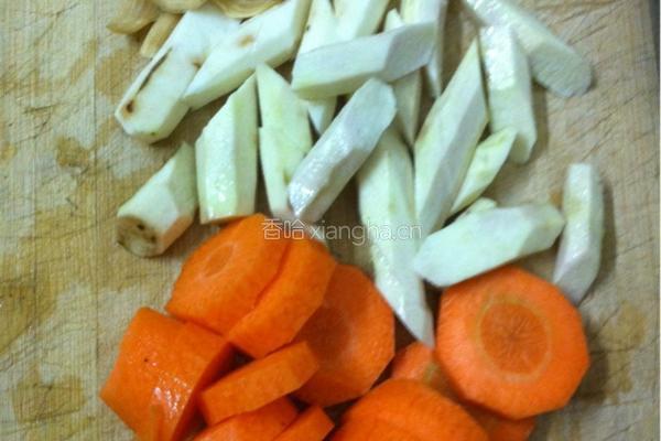 山药红萝卜骨头汤的做法图解3