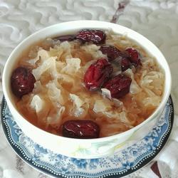 红糖枣子银耳汤的做法[图]