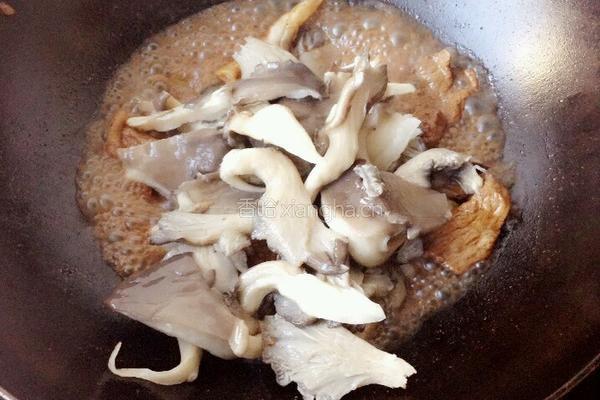平菇炒肉的做法图解6
