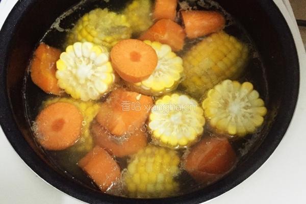 玉米排骨汤的做法图解5
