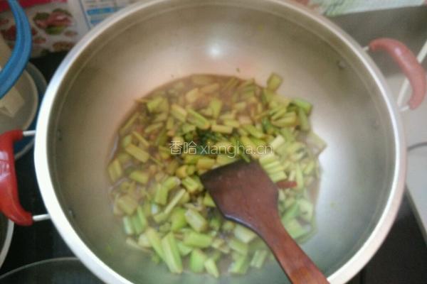 芹菜炒肉的做法图解4