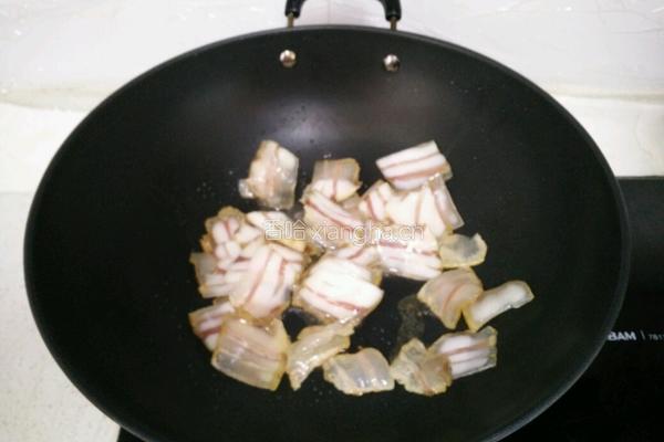 泥蒿炒腊肉的做法图解7