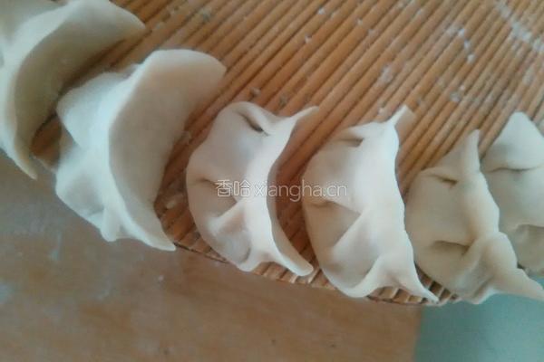 香菜猪肉饺子的做法图解8