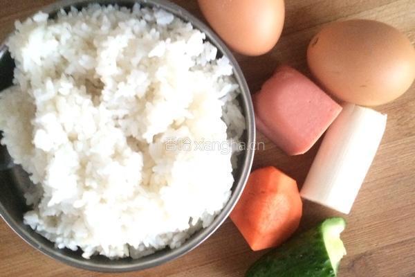 花样蛋炒饭的做法图解1