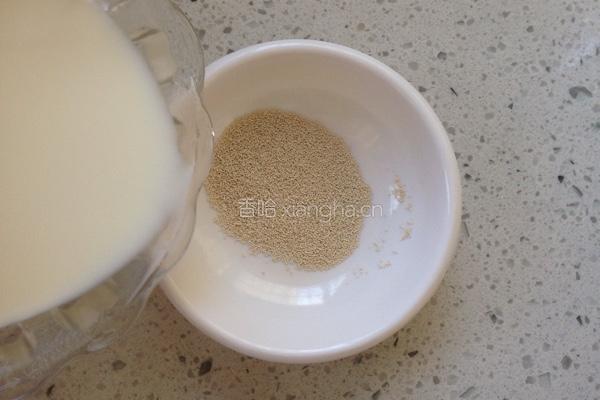 水仙豆沙包的做法图解1