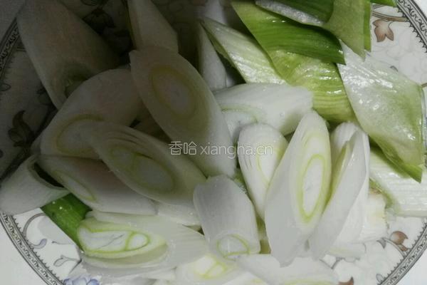 大葱炒羊肉的做法图解1