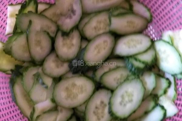 黄瓜炒蛋的做法图解1