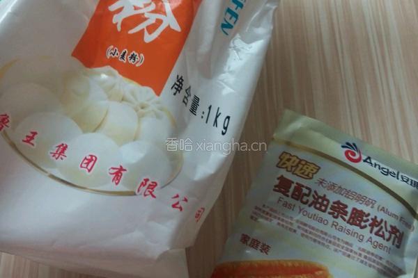 油条的做法图解1