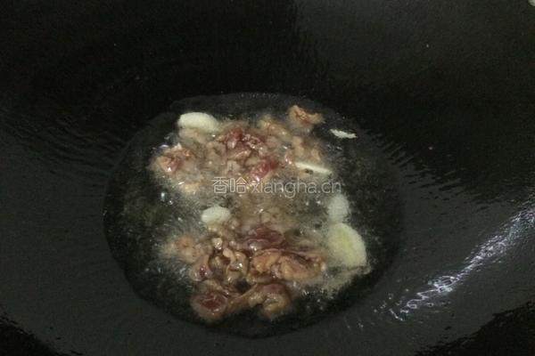 酸菜肉片炒香菇的做法图解4