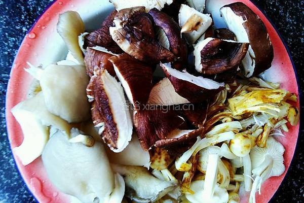 菌菇肉片汤的做法图解3