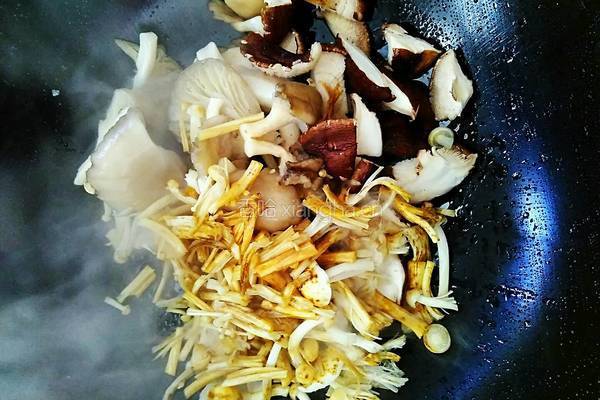 菌菇肉片汤的做法图解6