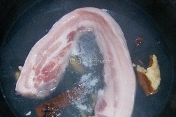 平菇扣肉的做法图解2