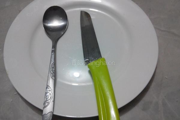 剥柚子的方法的做法图解2