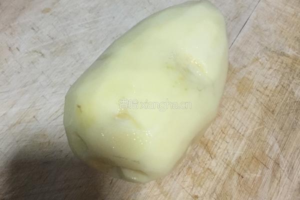 辣椒酱土豆的做法图解1