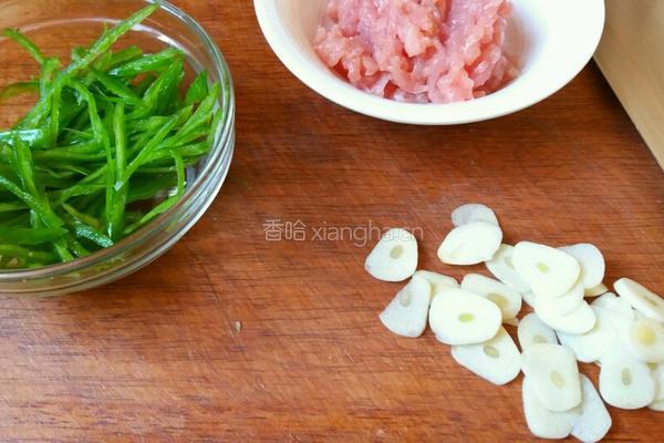 青椒土豆炒肉丝的做法图解4