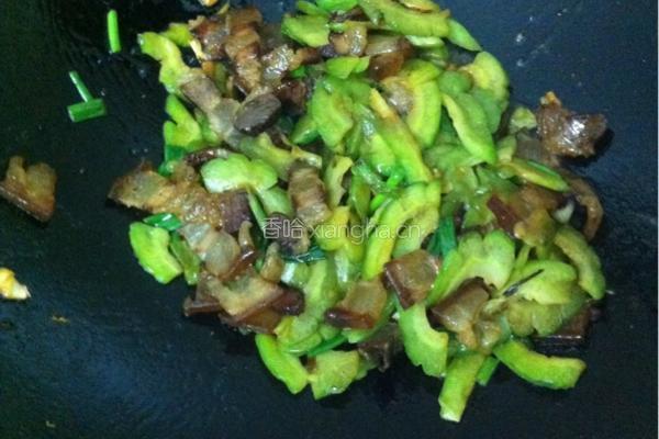 腊肠炒苦瓜的做法图解9
