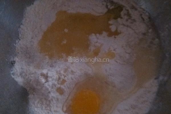 葱香糖霜麻花的做法图解1